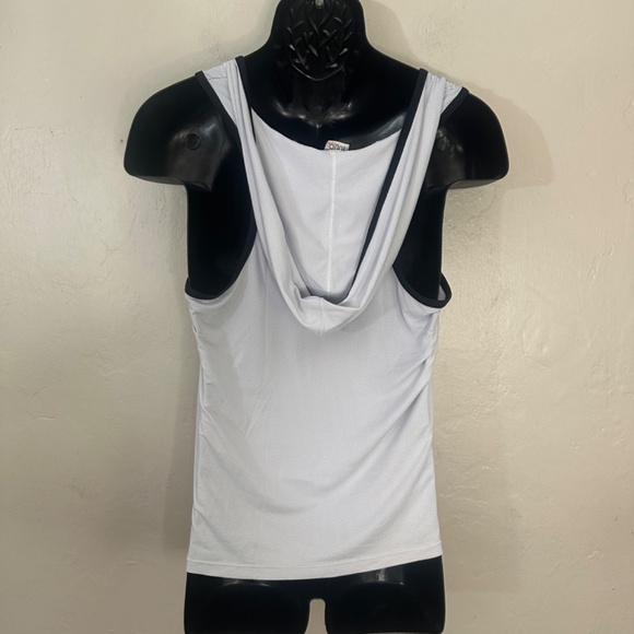Tulio Mesh Sleeveless Hoodie Medium Gently worn 100% polyamide pinpoint mesh - Picture 3 of 4
